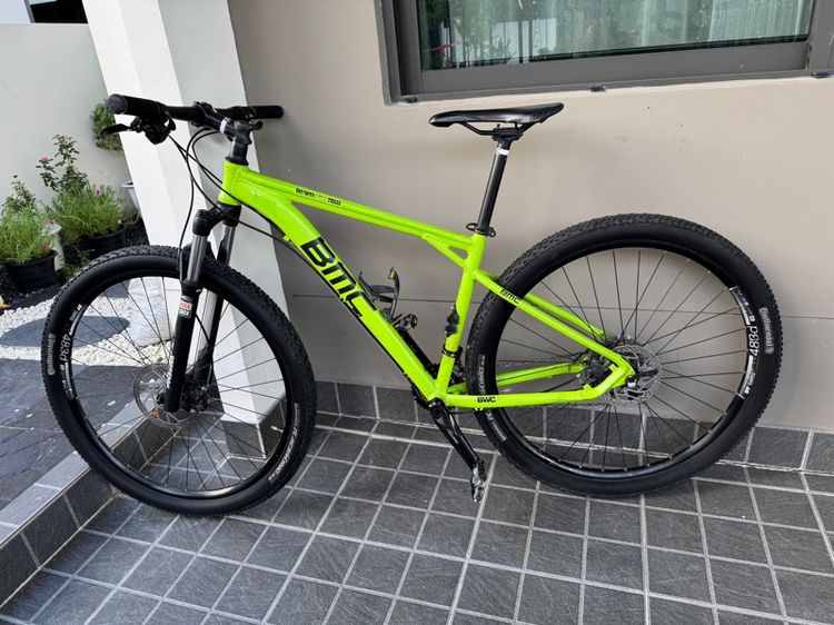 - จักรยานเสือภูเขา BMC ล้อ 29นิ้ว ชุดเกียร์ 10 สปีด  size M สีสวย ปั่นสบาย เจ้าของขายเอง