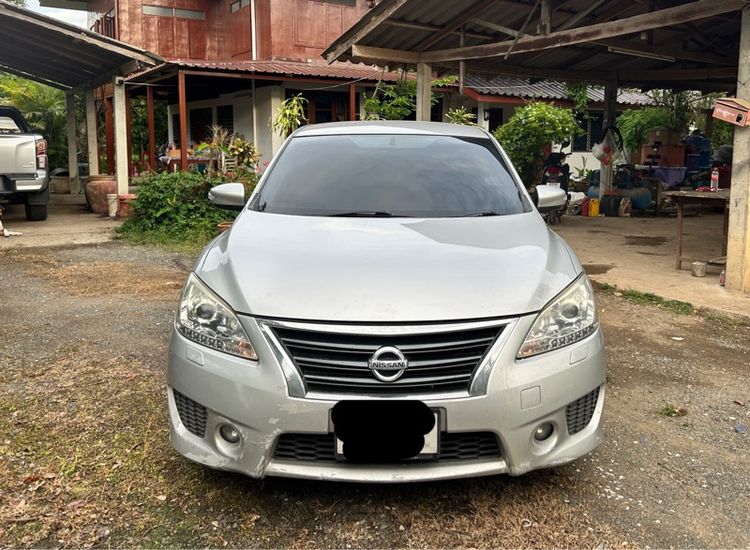 รถ Nissan Sylphy 1.8 V สี บรอนซ์เงิน