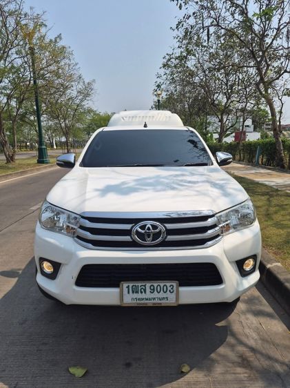 รถ Toyota Hilux Revo 2.4 E Prerunner สี ขาว