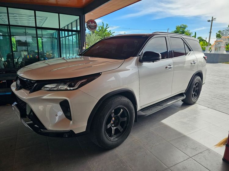 Toyota Fortuner 2021 2.4 Legender Van ดีเซล ไม่ติดแก๊ส เกียร์อัตโนมัติ ขาว รูปที่ 3