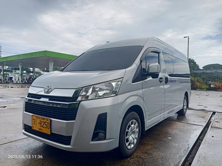 รถ Toyota Commuter 2.5 สี บรอนซ์เงิน