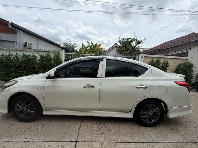 รถ Nissan Almera 1.2 E Sportech สี ขาว