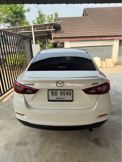 Mazda Mazda 2 2015 1.5 Elegance Groove Sedan ดีเซล เกียร์อัตโนมัติ ขาว รูปที่ 4