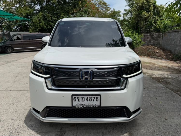 รถ Honda Stepwagon 2.0 Hybrid สี ขาว