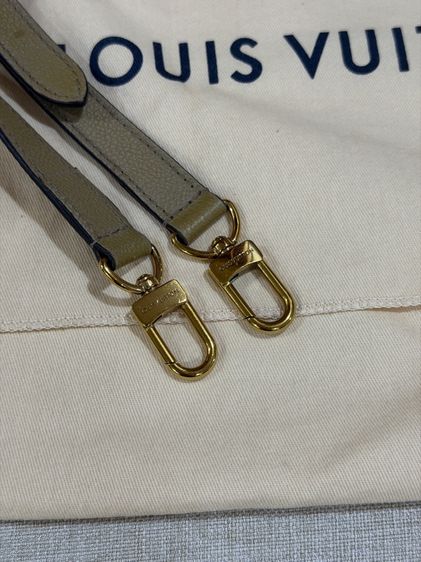 Louis Vuitton OnTheGo PM สี Tourterelle Creme (หนังปั๊มลายทูโทน)  รูปที่ 8