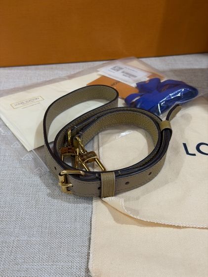 Louis Vuitton OnTheGo PM สี Tourterelle Creme (หนังปั๊มลายทูโทน)  รูปที่ 7