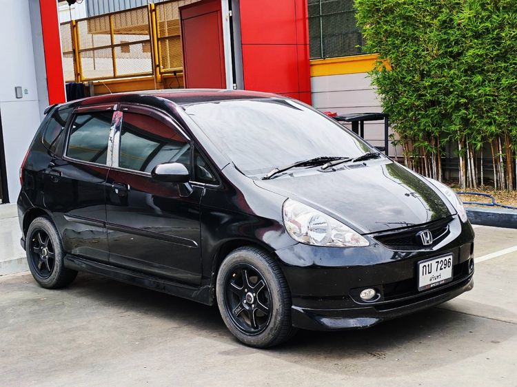 รถ Honda Jazz 1.5 V สี ดำ