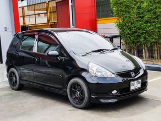 HONDA JAZZ 1.5 AUTO 2005 ราคา 70000 บาท รถบ้านเทรินป้ายแดง