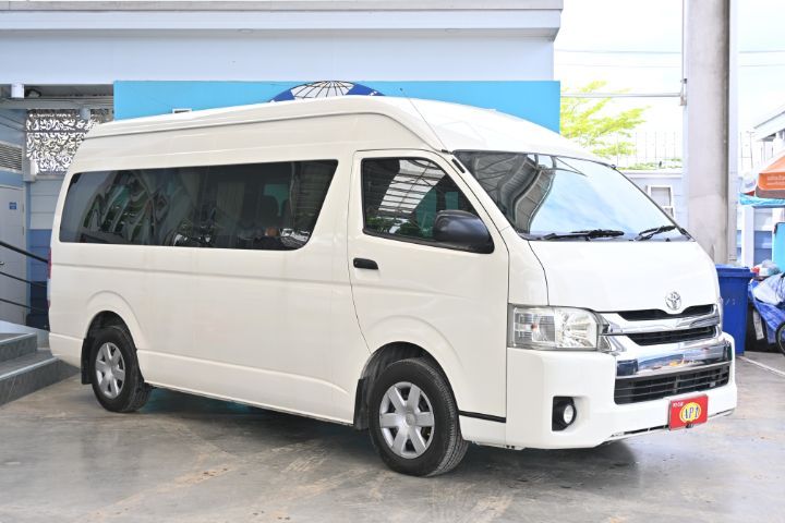 รถ Toyota Commuter 3.0 สี ขาว