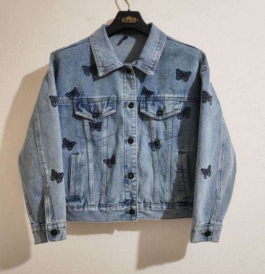 เสื้อแจ็คเก็ตยีนส์ปักลายผีเสื้อ รูปที่ 3