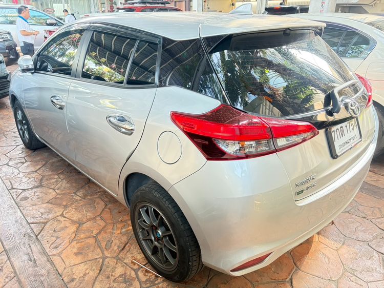Toyota Yaris 2017 1.2 G Sedan เบนซิน LPG เกียร์อัตโนมัติ เทา รูปที่ 4