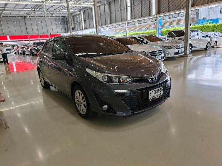 Toyota Yaris 2018 1.2 G Sedan เบนซิน LPG เกียร์อัตโนมัติ เทา รูปที่ 2