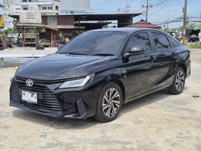 Toyota Yaris ATIV 2022 1.2 Smart Sedan เบนซิน ไม่ติดแก๊ส เกียร์อัตโนมัติ ดำ รูปที่ 3