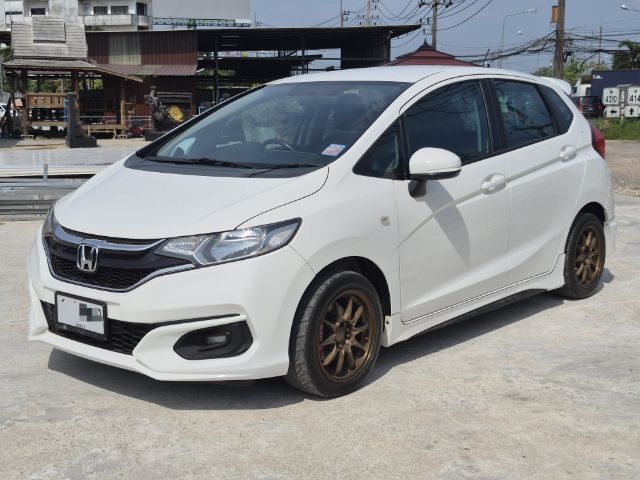 รถ Honda Jazz 1.5 S สี ขาว