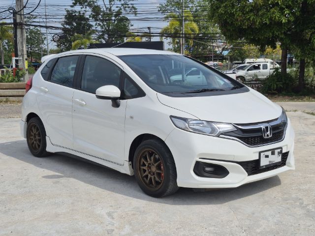 Honda Jazz 2017 1.5 S Sedan เบนซิน ไม่ติดแก๊ส เกียร์อัตโนมัติ ขาว รูปที่ 3