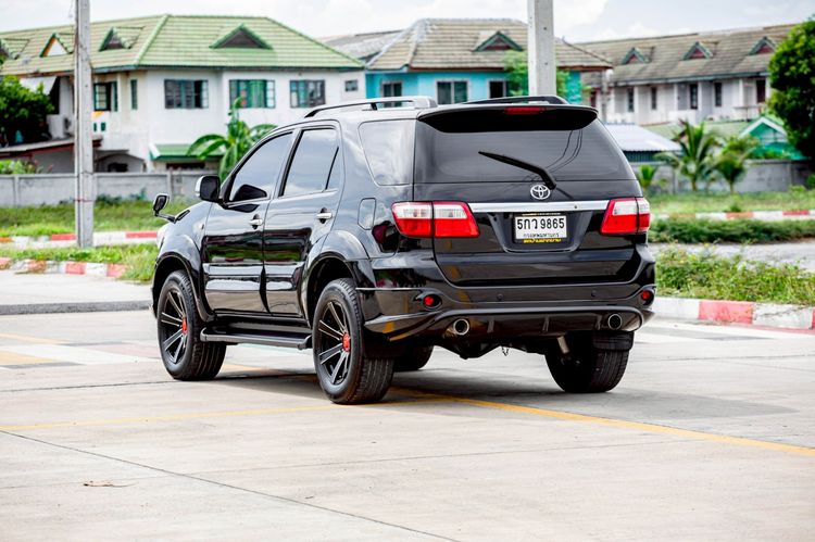 Toyota Fortuner 2005 3.0 V 4WD Utility-car ดีเซล เกียร์อัตโนมัติ ดำ รูปที่ 4