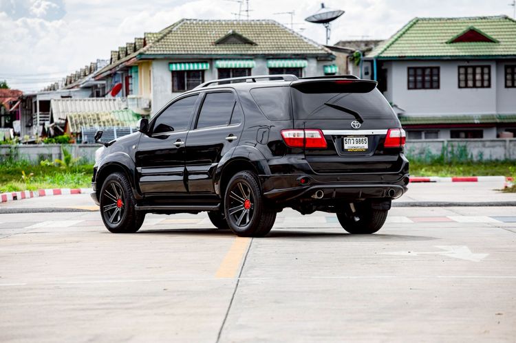 Toyota Fortuner 2005 3.0 V 4WD Utility-car ดีเซล เกียร์อัตโนมัติ ดำ รูปที่ 3