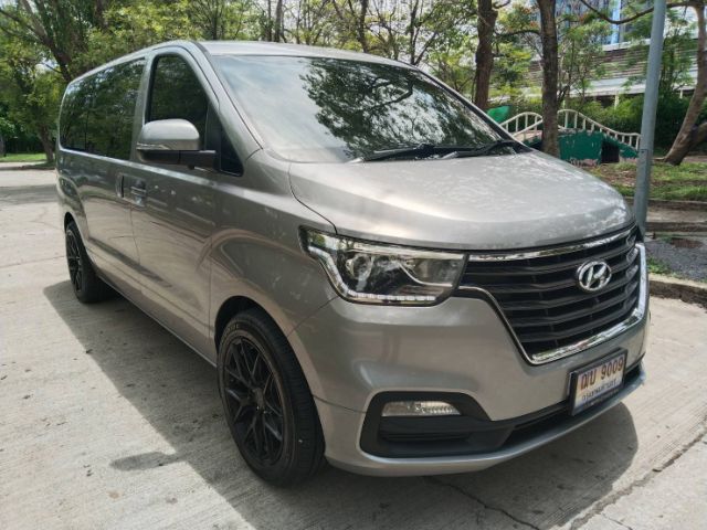 รถ Hyundai H-1  2.5 Maesto Touring สี เทา