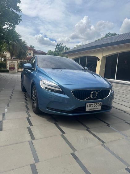 รถ Volvo V40 2.0 T4 สี ฟ้า