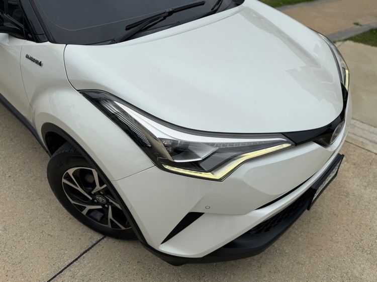 Toyota C-HR 2019 1.8 HV Hi Sedan ไฮบริด ไม่ติดแก๊ส เกียร์อัตโนมัติ ขาว รูปที่ 2