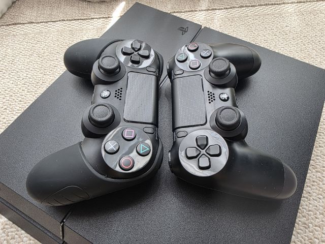 PS4 (500GB), 2 Controllers, 5 games รูปที่ 2
