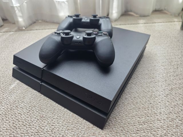 PS4 (500GB), 2 Controllers, 5 games รูปที่ 3