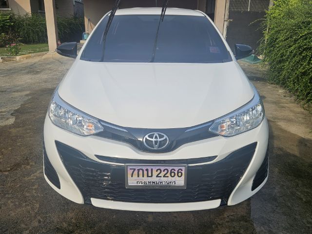 รถ Toyota Yaris 1.2 Entry สี ขาว