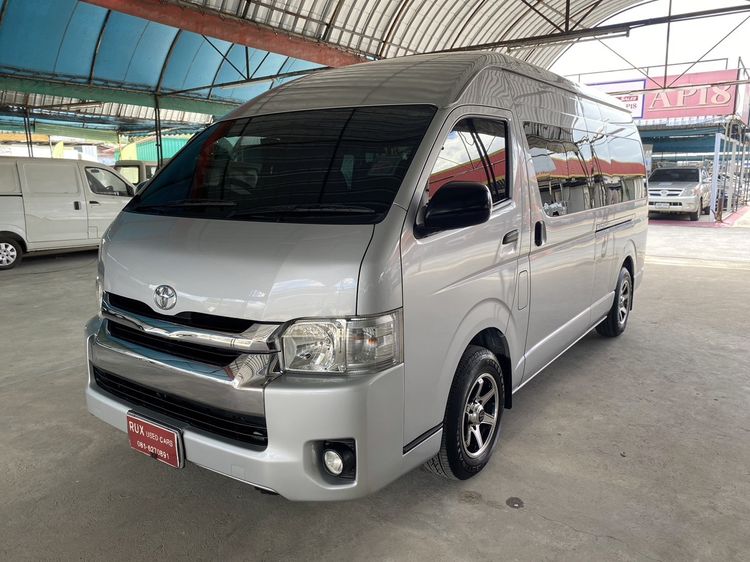 รถ Toyota Commuter 3.0 สี เงิน