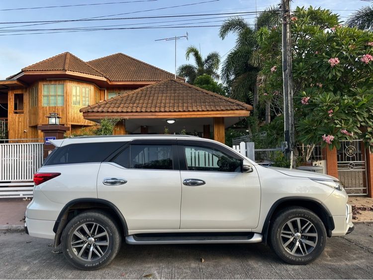 Toyota Fortuner 2019 2.8 V Utility-car ดีเซล ไม่ติดแก๊ส เกียร์อัตโนมัติ ขาว รูปที่ 4