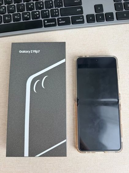 Samsung Galaxy Z Flip 7  สภาพสวยมาก ใช้งานน้อย