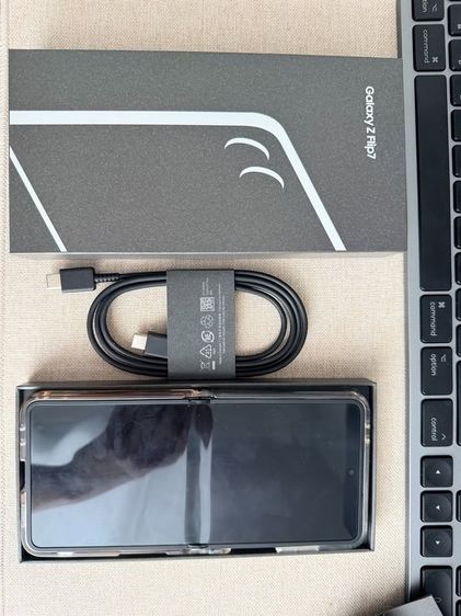 Samsung Galaxy Z Flip 7  สภาพสวยมาก ใช้งานน้อย รูปที่ 2