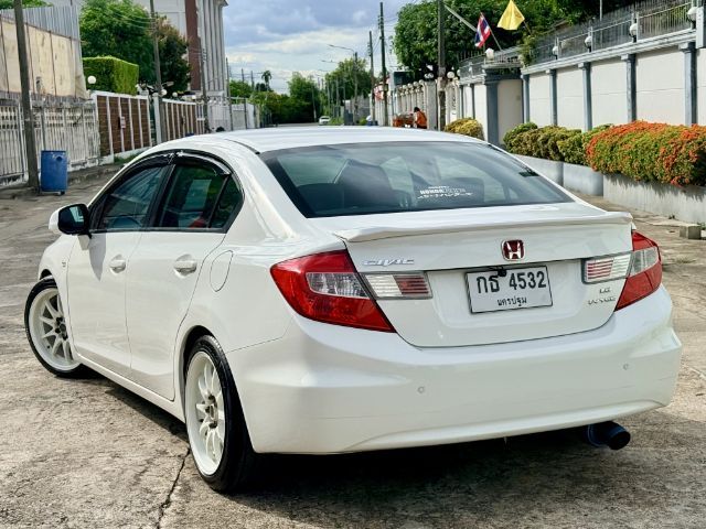 Honda Civic 2012 1.8 S i-VTEC Sedan เบนซิน ไม่ติดแก๊ส เกียร์อัตโนมัติ ขาว รูปที่ 3
