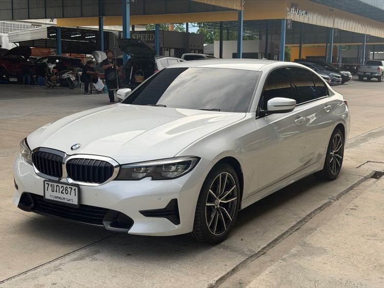 รถ BMW Series 3 320d สี ขาว