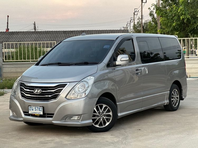 รถ Hyundai H-1  2.5 Deluxe สี บรอนซ์เงิน