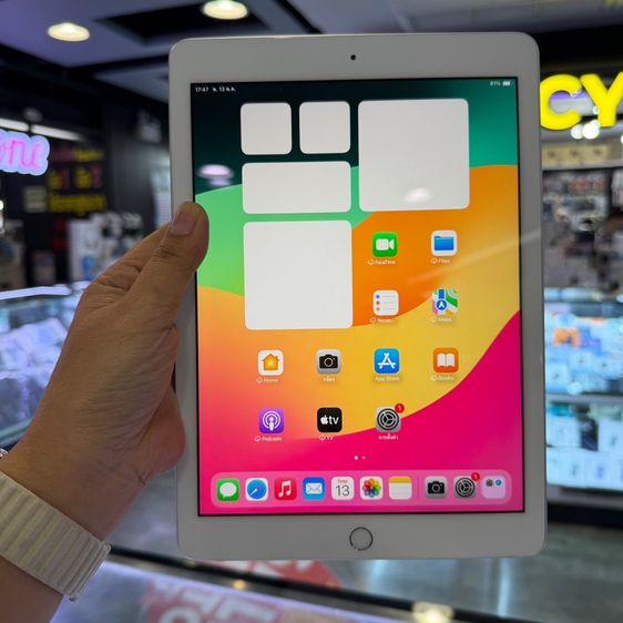 Apple 128 GB iPad Gen6 128GB WiFi สีขาว เครื่องศูนย์ โมเดลTH สภาพสวยมาก เครื่องใช้งานดีเยี่ยม🔥🔥