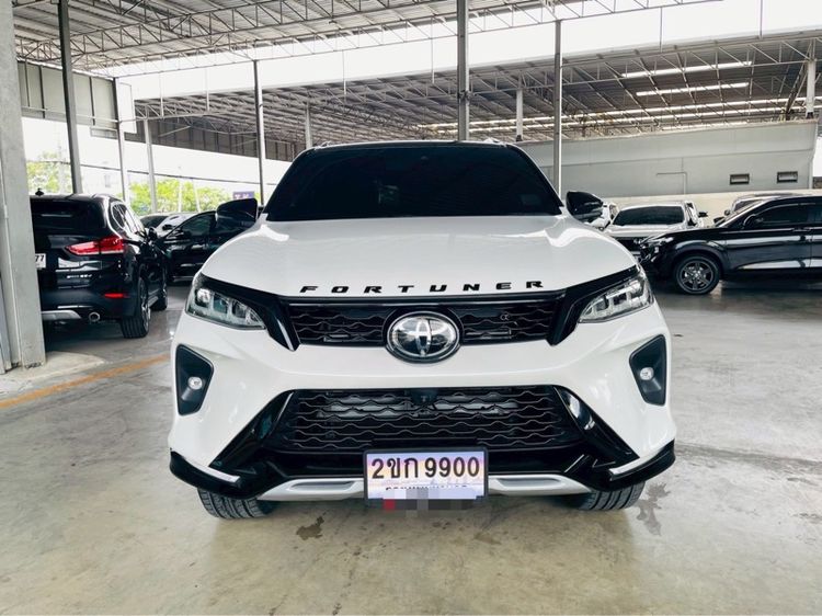 รถ Toyota Fortuner 2.4 Legender สี ขาว