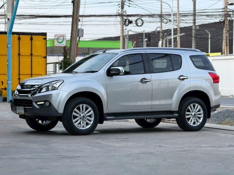 รถ Isuzu MU-X 2.5 สี เทา