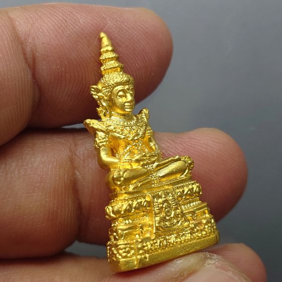 พระแก้วมรกต 3 ฤดู รุ่นเทอดพระเกียรติ เนื้อโลหะชุบทอง มหาพุทธาภิเษก ณ วัดพระศรีรัตนศาสดาราม ปี2540 พร้อมกล่องเดิม รูปที่ 7