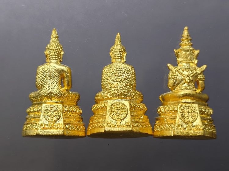 พระแก้วมรกต 3 ฤดู รุ่นเทอดพระเกียรติ เนื้อโลหะชุบทอง มหาพุทธาภิเษก ณ วัดพระศรีรัตนศาสดาราม ปี2540 พร้อมกล่องเดิม รูปที่ 4