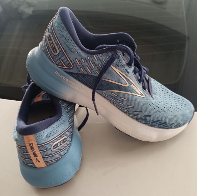 ขายถูก Brooks Gycerin 20 size 40/255cm  สภาพสวย ของแท้ 100% นุ่มเบาสบาย รูปที่ 2