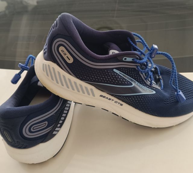 ขายถูก Brooks Gycerin 20 size 40/255cm  สภาพสวย ของแท้ 100% นุ่มเบาสบาย รูปที่ 17