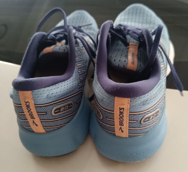 ขายถูก Brooks Gycerin 20 size 40/255cm  สภาพสวย ของแท้ 100% นุ่มเบาสบาย รูปที่ 9