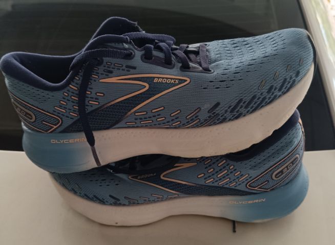 ขายถูก Brooks Gycerin 20 size 40/255cm  สภาพสวย ของแท้ 100% นุ่มเบาสบาย รูปที่ 4