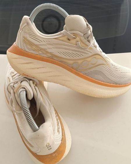 ขายถูก Saucony Pwrrun size 40/250-255cm ของแท้ 100% สภาพสวย ใส่นุ่ม เบามาก รูปที่ 15