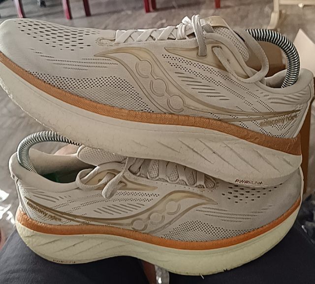 ขายถูก Saucony Pwrrun size 40/250-255cm ของแท้ 100% สภาพสวย ใส่นุ่ม เบามาก รูปที่ 14