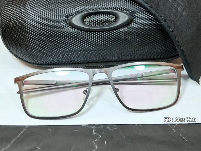 กรอบแว่นตา Oakley 