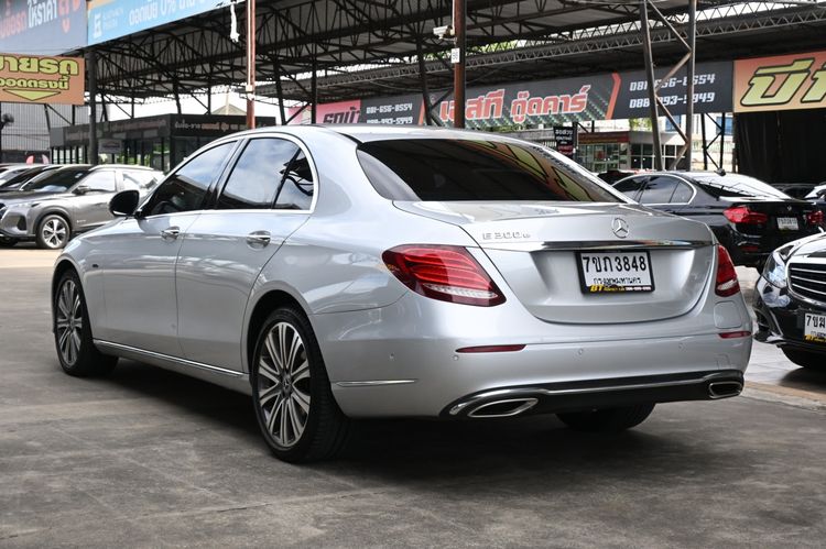 Mercedes-Benz E-Class 2020 E300e 2.0 Exclusive Sedan ปลั๊กอินไฮบริด (PHEV) ไม่ติดแก๊ส เกียร์อัตโนมัติ เทา รูปที่ 4