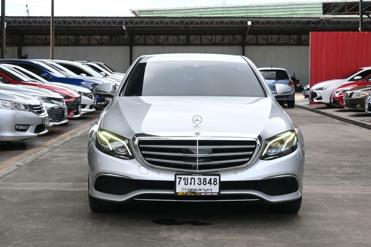 Mercedes-Benz E-Class 2020 E300e 2.0 Exclusive Sedan ปลั๊กอินไฮบริด (PHEV) ไม่ติดแก๊ส เกียร์อัตโนมัติ เทา รูปที่ 2