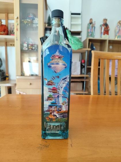 ขวดเปล่า Blue Label EDITION ขนาด 1 ลิตร สภาพสวย ใหม่ สำหรับ สะสม หรือ ตั้งโชว์