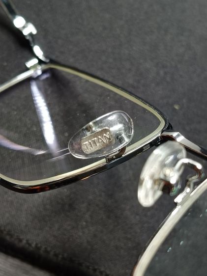 กรอบแว่นตา PERCY แท้ วัสดุ Titanium รุ่น B-90051 สีเงิน-ดำ ครึ่งกรอบ สภาพดี รูปที่ 8